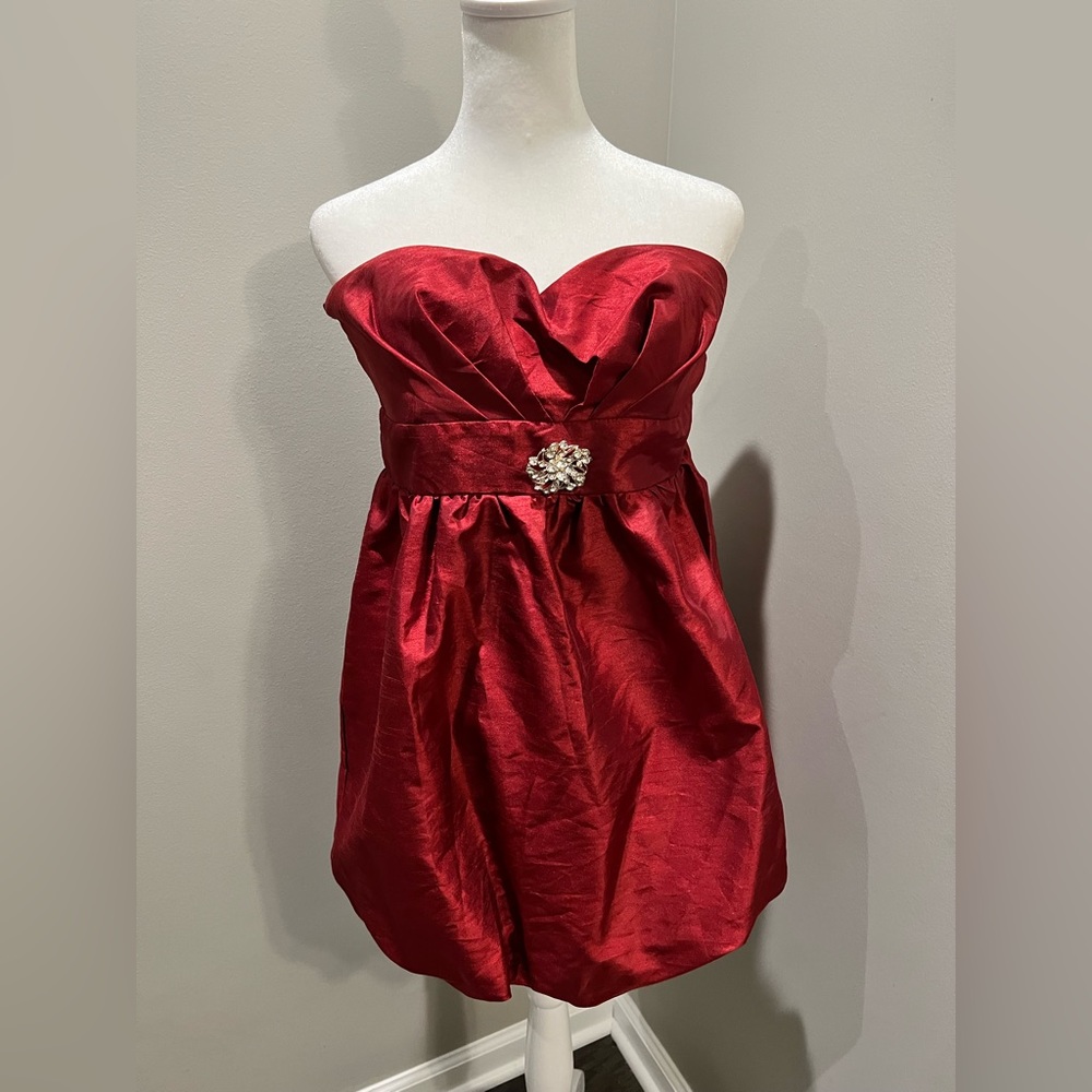 Charlotte Russ Strapless Bubble Cocktail Dress 👗